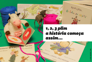 Imagem com vários livros e brinquedos infantis.