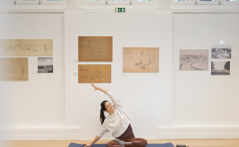 Imagem com a fotografia da instrutora.