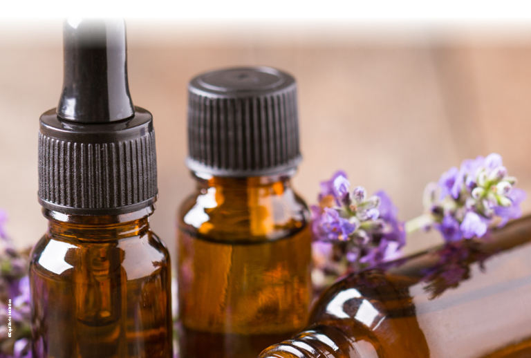 Imagem com frascos de aromaterapia.