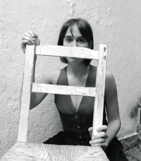 Imagem com a fotografia da dinamizadora.