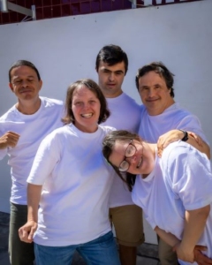 Imagem de um grupo de pessoas.