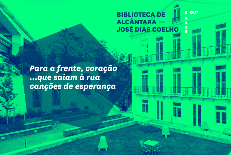 Imagem com vista parcial da fachada da biblioteca.