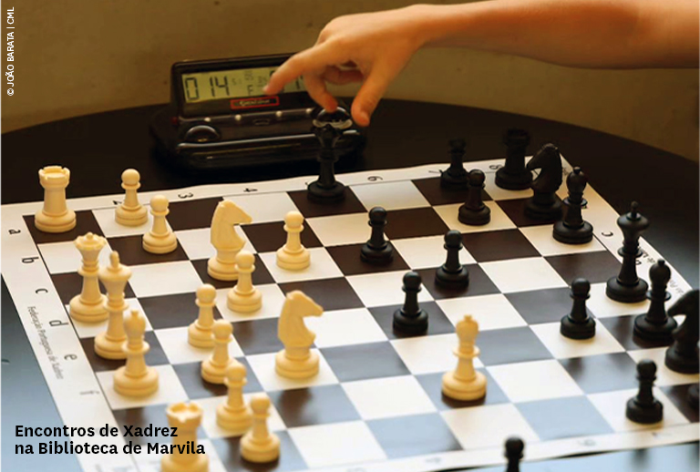 Imagem de um tabuleiro de xadrez.