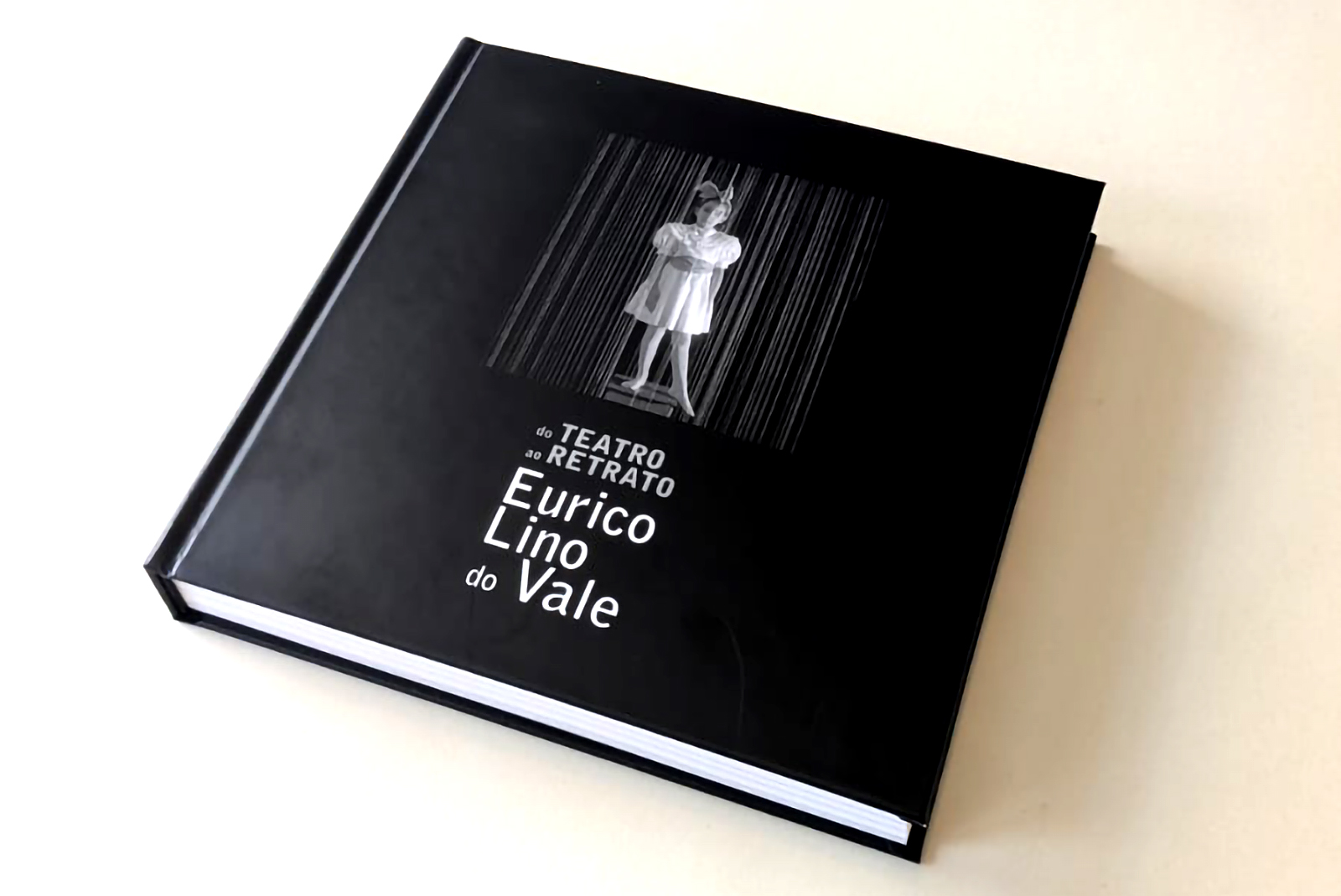 do teatro ao retrato, Eurico Lino do Vale Imagem de capa de do teatro ao retrato, Eurico Lino do Vale