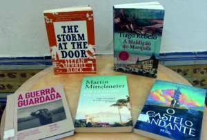 Imagem com várias capas de livros.