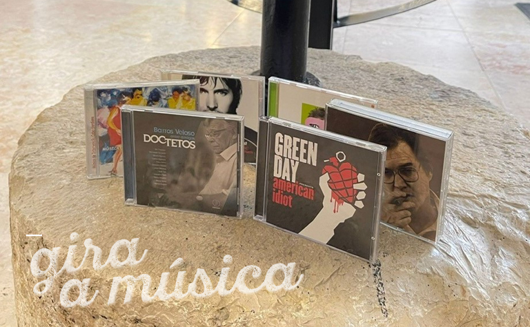 Imagem com capas de CDs.