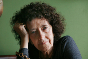 Imagem com retrato de Maria Teresa Horta.