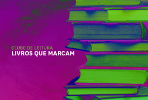 Imagem com uma pilha de livros.