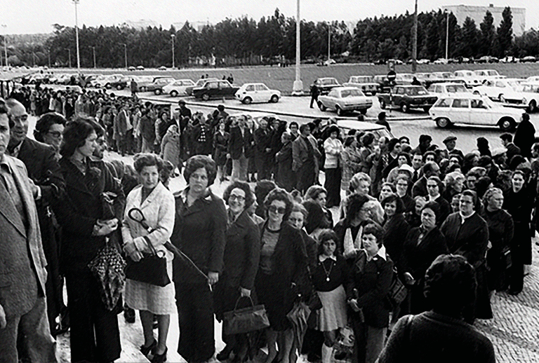 Imagem das eleições em 1975.