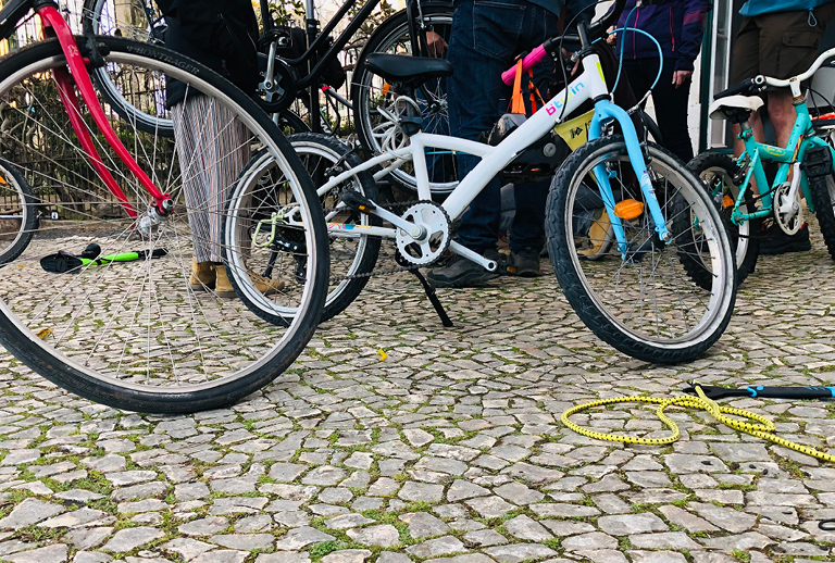 Imagem com bicicletas.