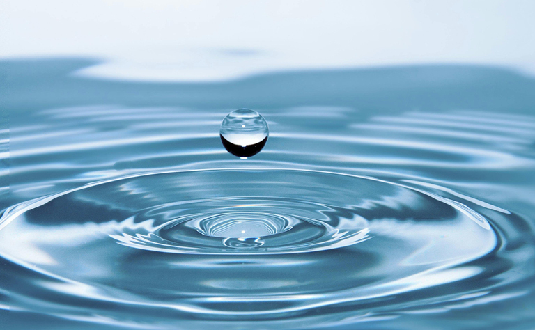 Imagem com uma gota de água.