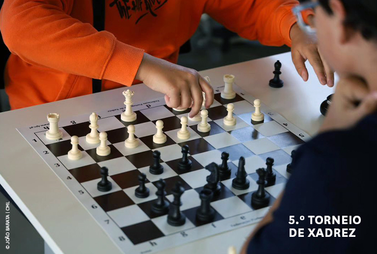 Imagem com jogadores de xadrez.