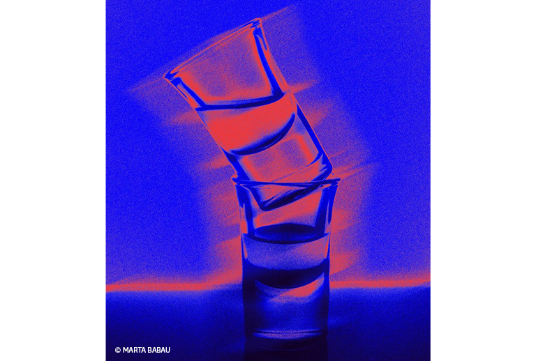 Imagem com copos de shot.